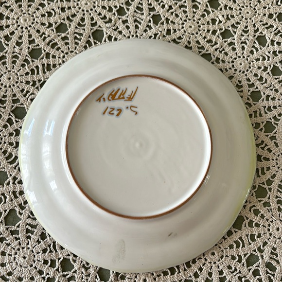 Majolica signed grape ceramic pottery plate. Hand painted. Signed & #!l - Picture 2 of 6